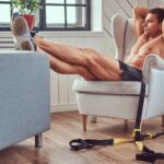 Rola odnowy biologicznej w treningu koszykarza – jak efektywnie wspierać regenerację 11 mężczyzna po treningu